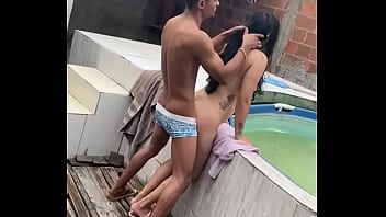 Sexo gey novinho na piscina