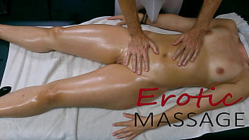 Ninfeta recebe massagem erotica com sexo video