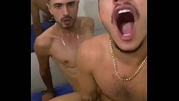 Executivos dotados fazem sexo gay