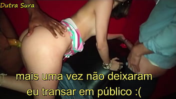 Casado foi dar numa cabine de sexo