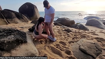 Putaria na praia sexo amador