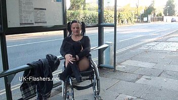 Mãe na cadeira de rodas
