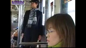 Sexo japones gozando trem