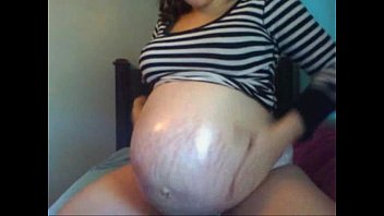 Menina gravida fazendo sexo